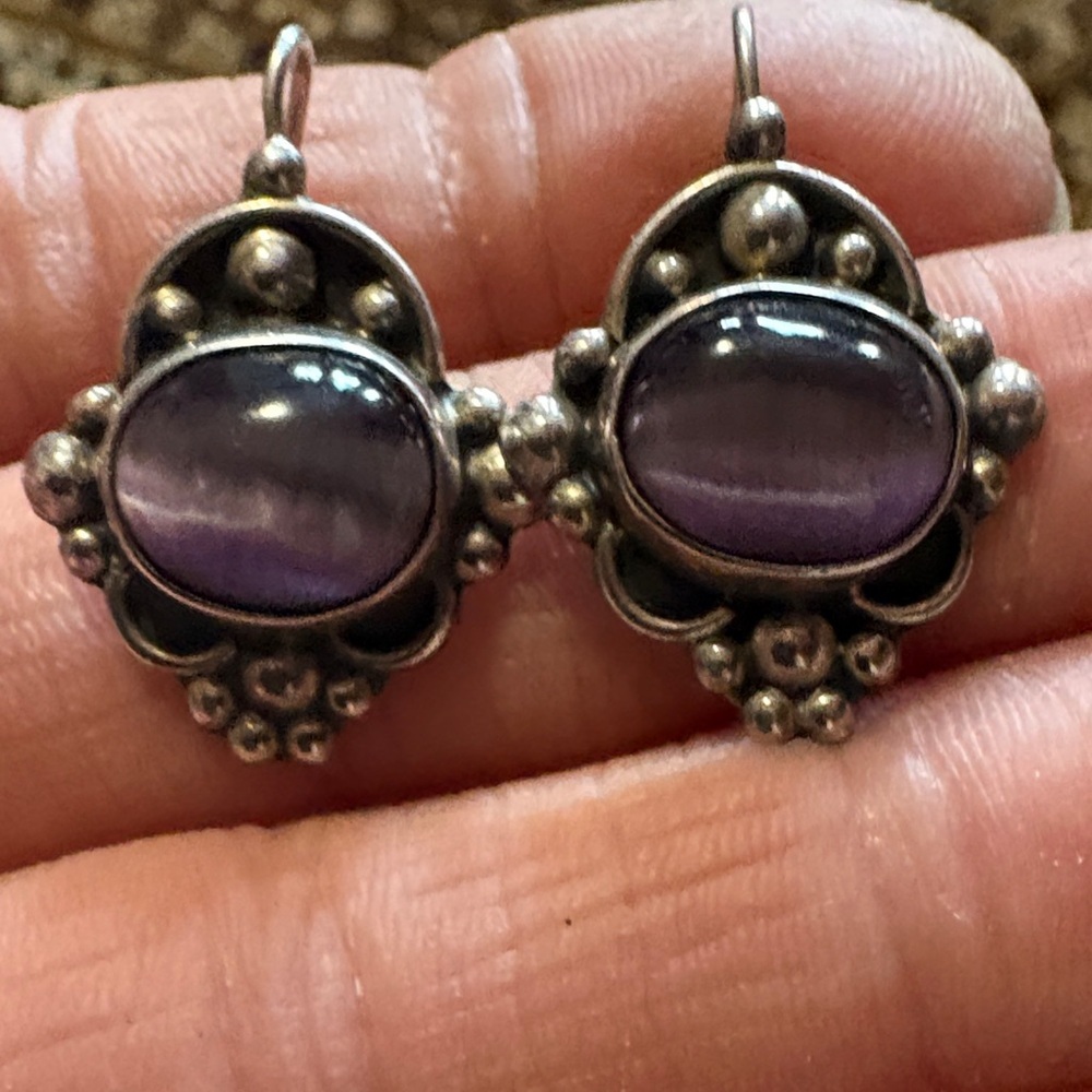VINTAGE 90s ATI MEXICO .925 STERLING SILVER PURPLE TIGER'S EYE HOOK 1" EARRINGS - Picture 5 of 10